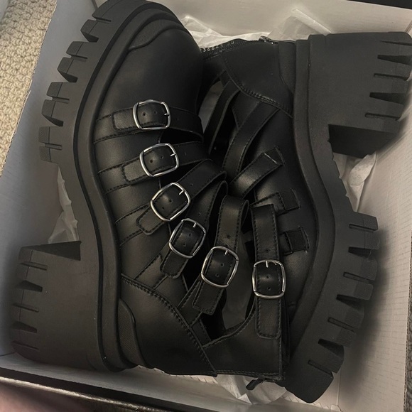 π€ Brand New Dollskill Aftercore Emerald Buckled Boots in 38 ππ€ - Picture 4 of 6